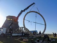 Die fertige Laufbahn wird zur weiteren Montage umgedreht.