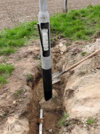 Laternenpfahl wird gesetzt